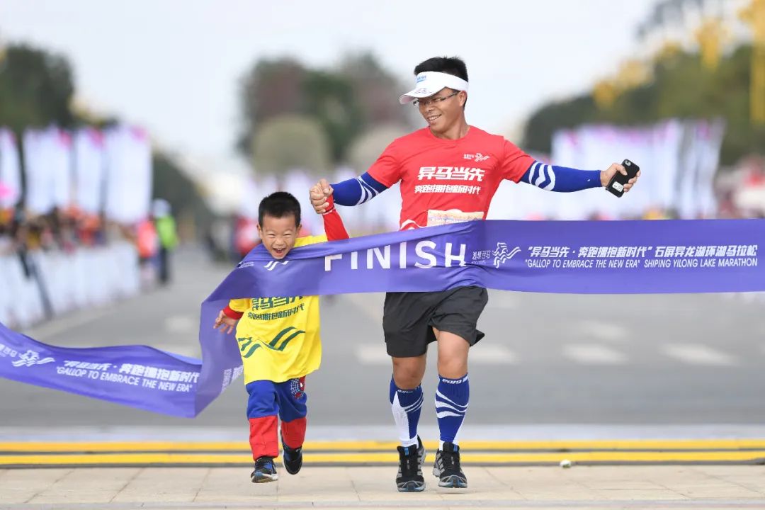 秘境百马创始人金飞豹为亲子跑家庭支招：三步轻松达成亲子跑挑战