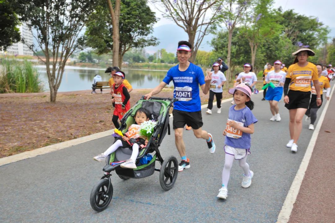 秘境百马创始人金飞豹为亲子跑家庭支招：三步轻松达成亲子跑挑战