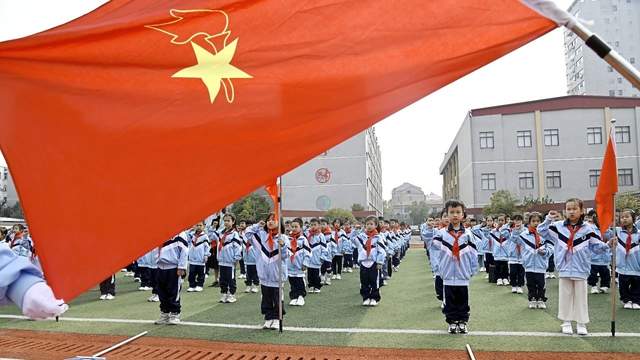 武穴市“少年急救官”启动仪式暨中国少先队74周年主题日活动在第二实验小学举行