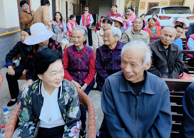 【暖心】写在武穴市慈善会“爱在重阳节·情满福利院”活动之际