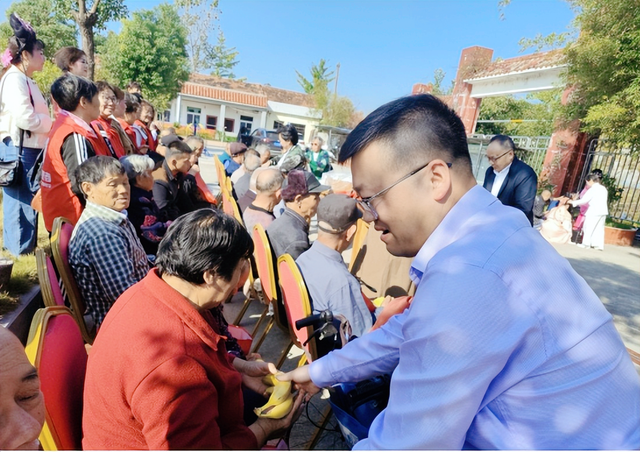 【暖心】写在武穴市慈善会“爱在重阳节·情满福利院”活动之际