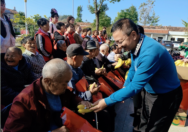 【暖心】写在武穴市慈善会“爱在重阳节·情满福利院”活动之际