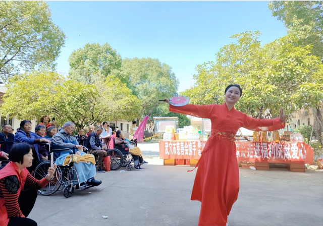 【暖心】写在武穴市慈善会“爱在重阳节·情满福利院”活动之际