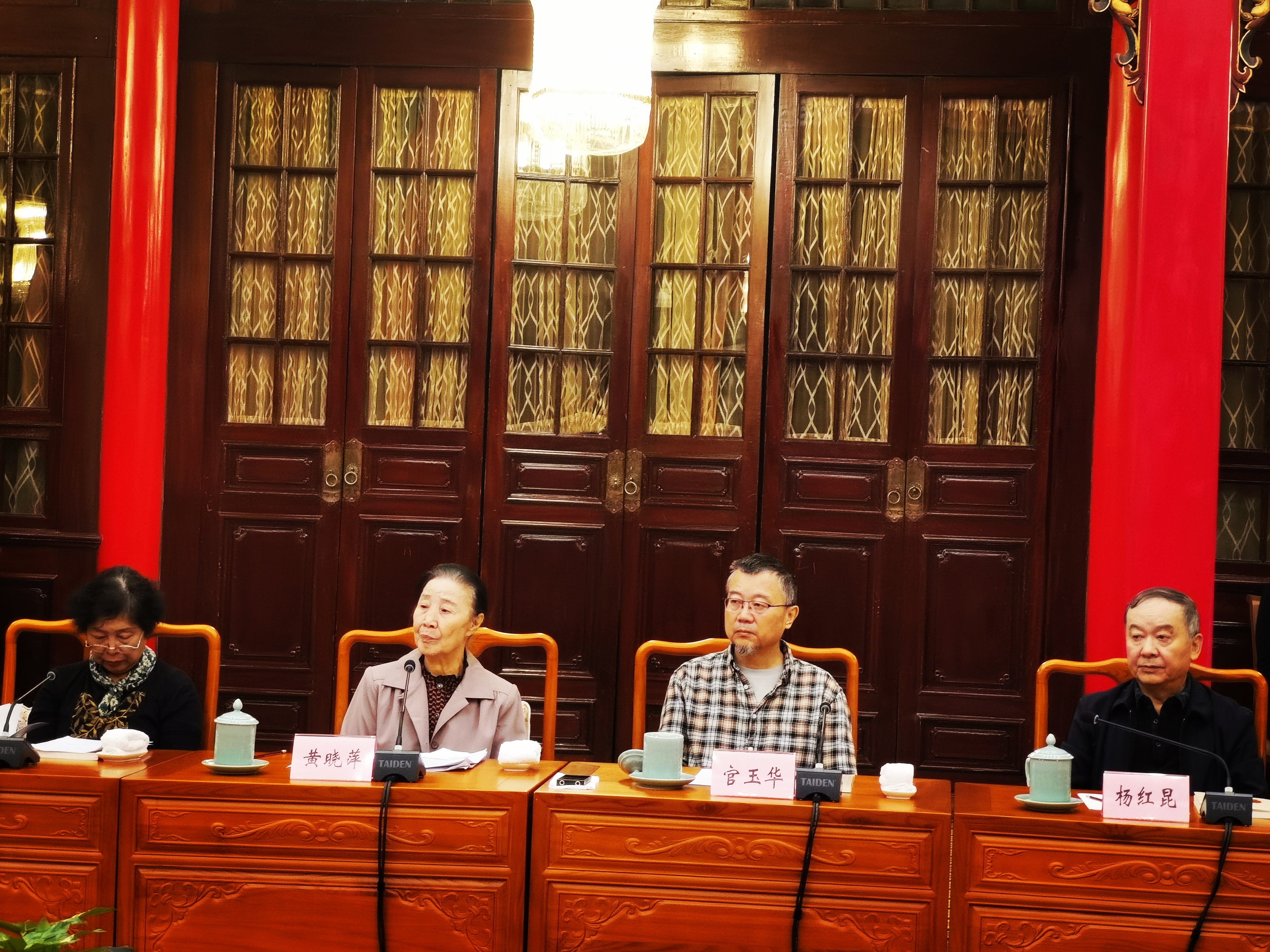 长篇报告文学《阿佤法官鲍卫忠》研讨会在昆明震庄宾馆召开