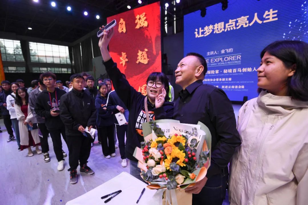 献血庆生：一个探险家与昆明的十五年脉动