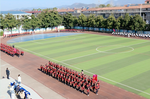 校园双减掀起“运动潮” 师生健身点燃“体育梦”——武穴市第六实验小学开展跑操+队形队列+校园绳操比赛活动
