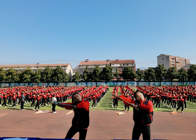 校园双减掀起“运动潮” 师生健身点燃“体育梦”——武穴市第六实验小学开展跑操+队形队列+校园绳操比赛活动