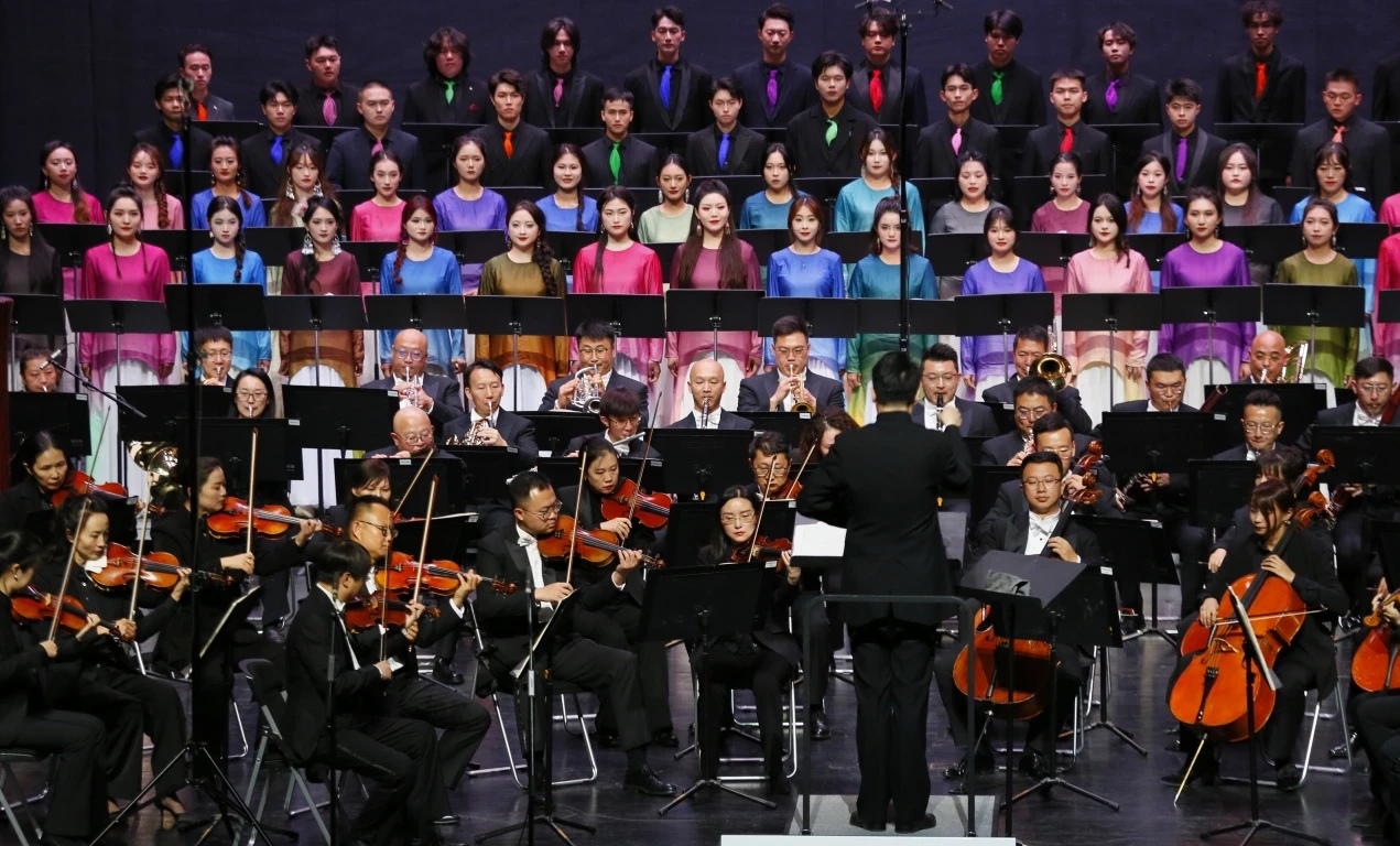 云南的骄傲：晓耕交响合唱音乐会在云南大剧院举行