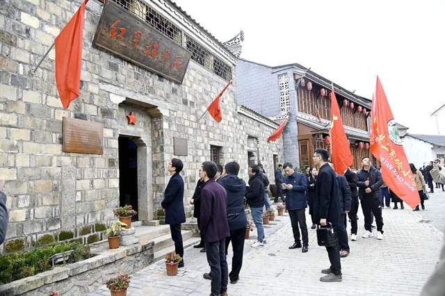 武穴市第二实验小学：赓续红色基因，在行走的党课中汲取奋进力量