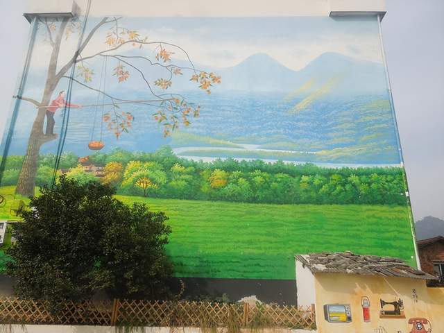 武穴市梅川镇：“木工”卢野墙绘作品惊艳大江南北