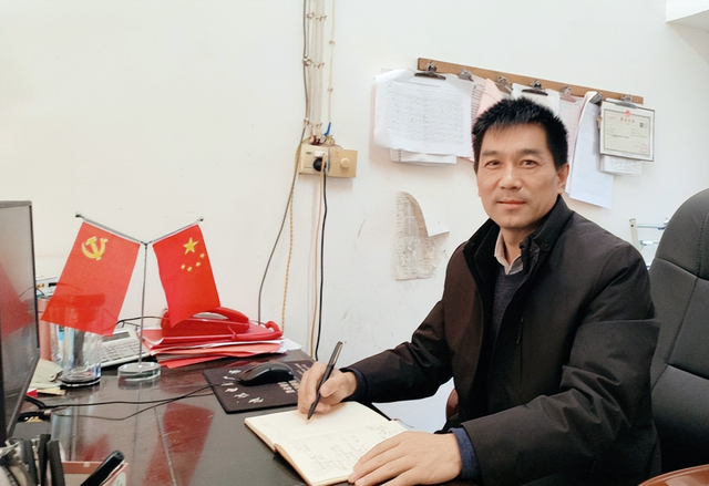 优秀奖，诠释激情与坚守——访武穴市第五实验中学双城校区校长胡乘刚