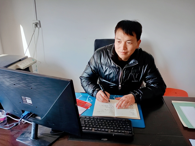 陈静峰：一位勤奋务实的好校长