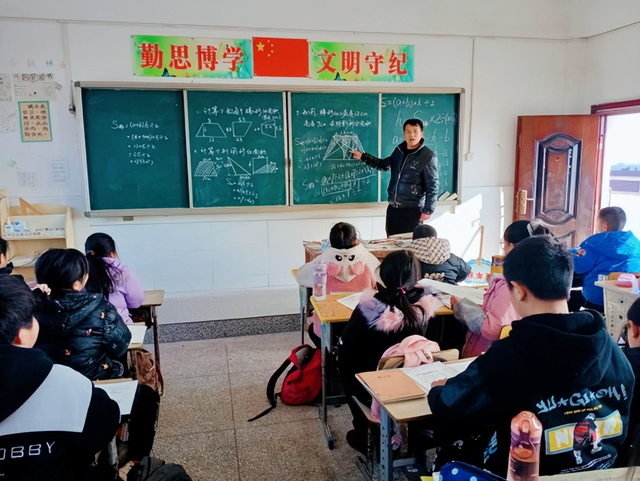 陈静峰：一位勤奋务实的好校长