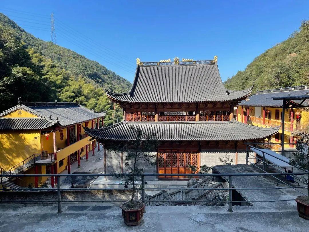 灵峰岩下古寺幽，沧海桑田眼底收——游浙江宁波大乘禅寺