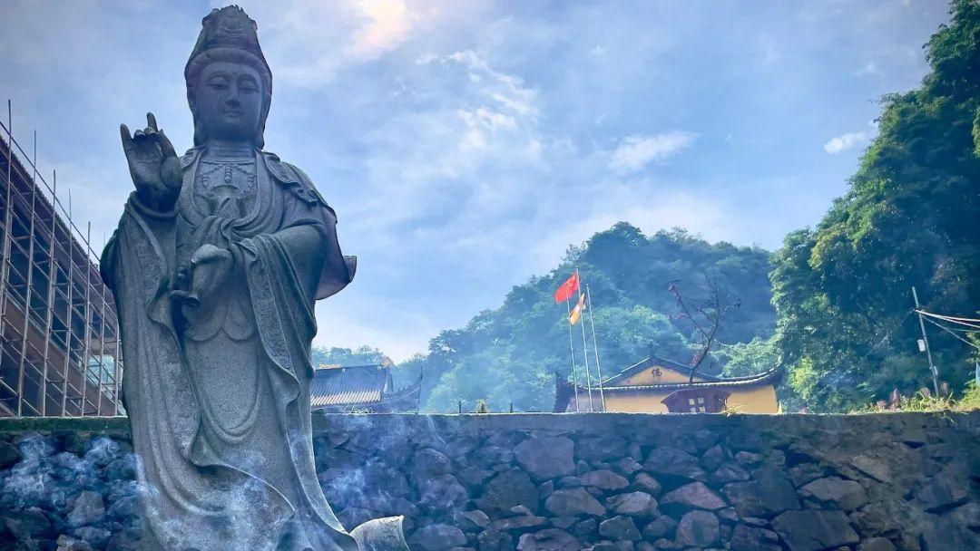 灵峰岩下古寺幽，沧海桑田眼底收——游浙江宁波大乘禅寺