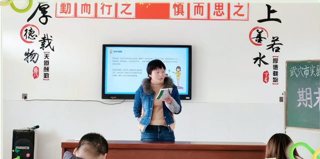 【今日黄冈】武穴市第四实验小学刘凤袍校区召开期末表彰推荐会