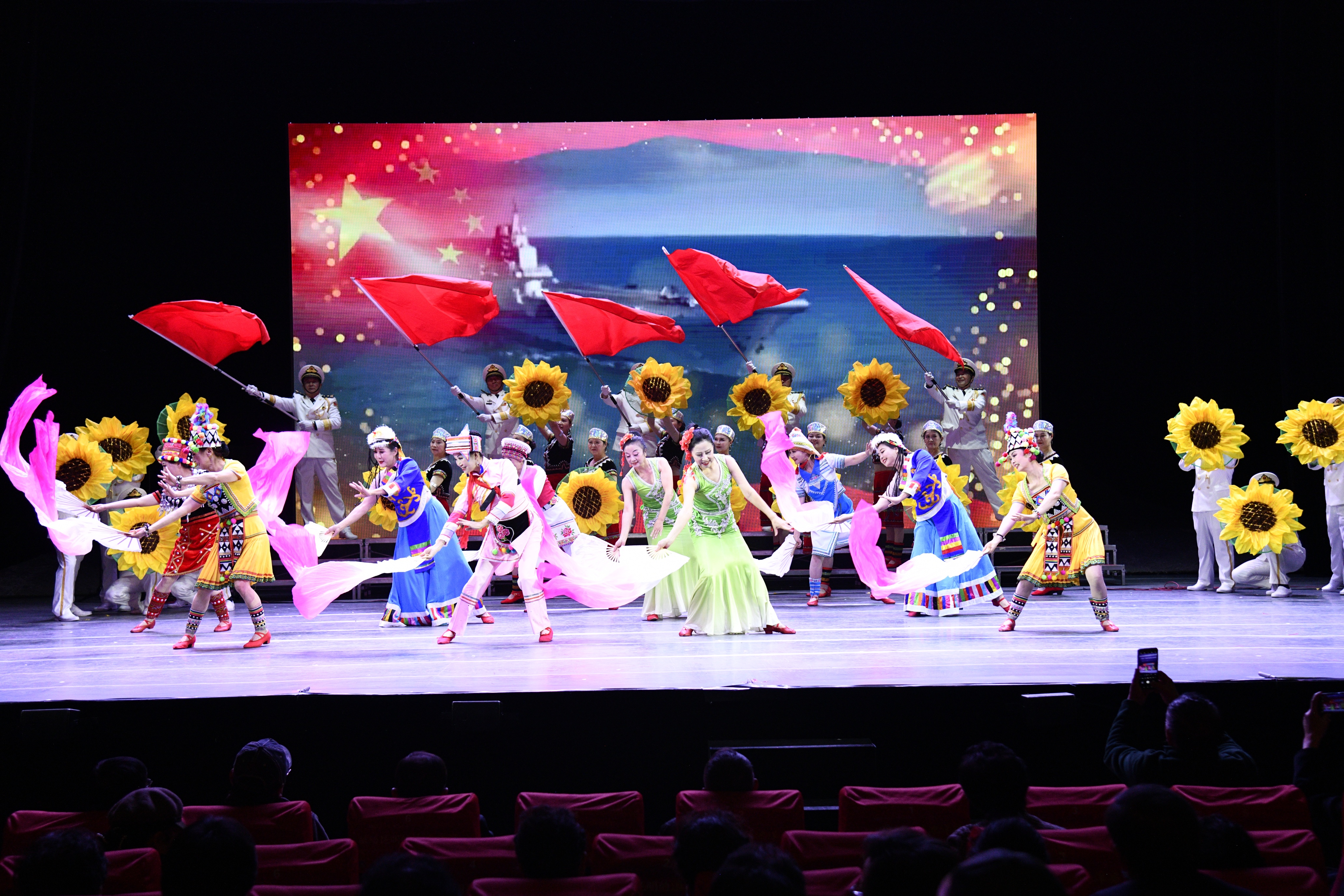 大型歌舞晚会《不朽的记忆》首演成功