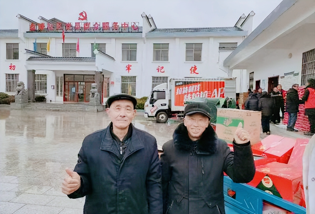 【头条】湖北庆诚商砼公司连续十多年向盘塘社区“夕阳红”发放年货