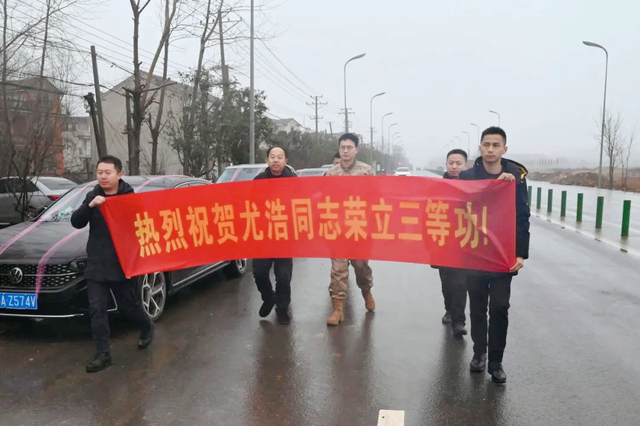 喜＋喜＝囍！立功喜报送到婚礼现场——武穴市退役军人事务局为现役军人尤浩送上新婚“贺礼”