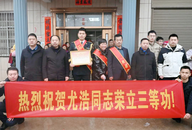 喜＋喜＝囍！立功喜报送到婚礼现场——武穴市退役军人事务局为现役军人尤浩送上新婚“贺礼”