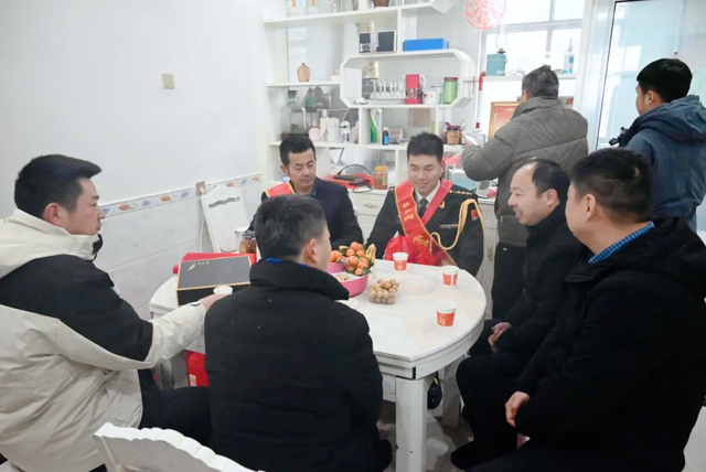 喜＋喜＝囍！立功喜报送到婚礼现场——武穴市退役军人事务局为现役军人尤浩送上新婚“贺礼”