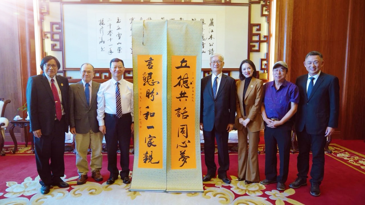 云南艺术家王弘毅获白俄罗斯国家文化联盟表彰