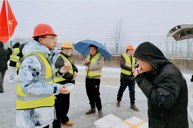 【新春在基层】湖北武穴市交通系统：“铲雪除冰畅交通 戮力同心保出行”掠影