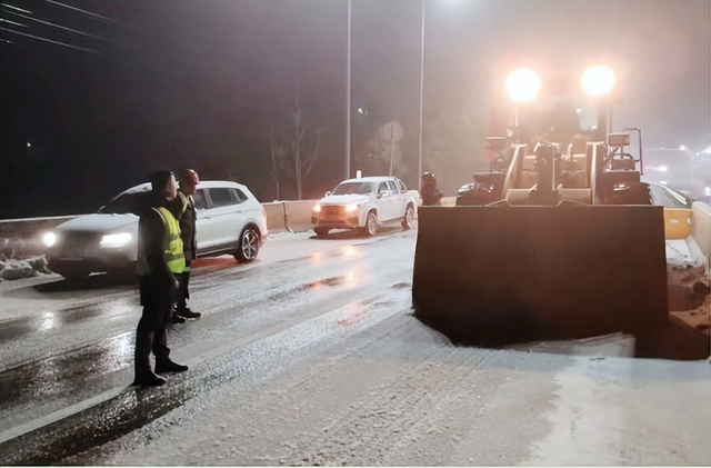 【新春在基层】湖北武穴市交通系统：“铲雪除冰畅交通 戮力同心保出行”掠影