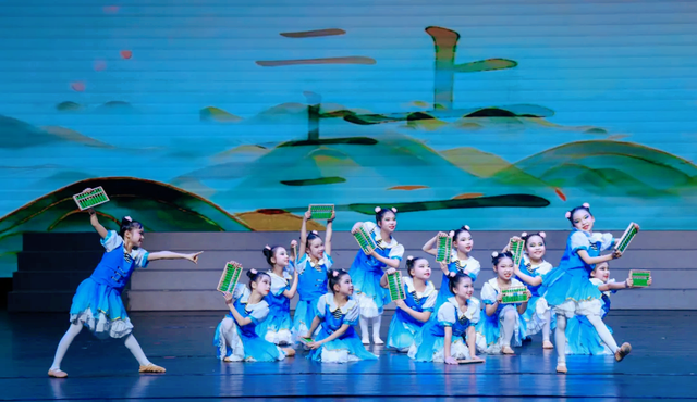 【今日黄冈】武穴市东方红小学创新节目精彩亮相黄冈市中小学美育节