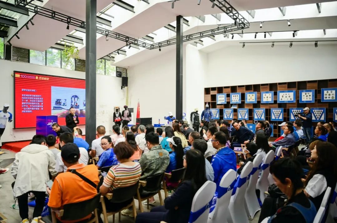 “百马奔腾·追梦人生”云南首届马拉松人物颁奖盛典启幕