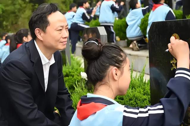 【今日黄冈·特别报道】武穴市开展“铸魂·2024·清明祭英烈”主题祭扫活动