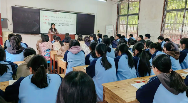 【今日黄冈】筑牢根基 提升能力——武穴市2024届高三英语历史学科二轮备考研讨会在育才高中召开
