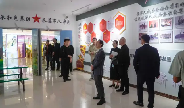 【今日黄冈】武穴市隆重举行“戎耀港城”社会化拥军单位授牌仪式