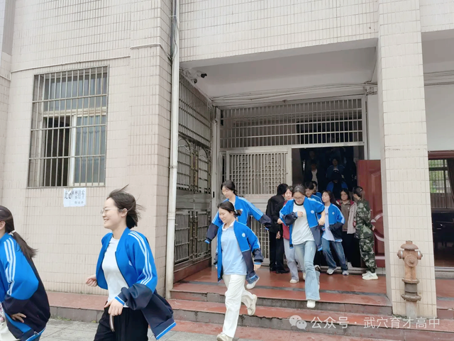 【今日黄冈】 以“演”促防 以“练”护航——武穴市育才高中开展应急避险演练活动