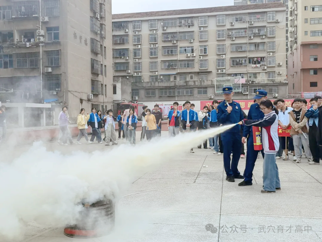 【今日黄冈】 以“演”促防 以“练”护航——武穴市育才高中开展应急避险演练活动
