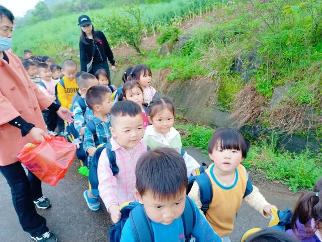【今日黄冈】武穴市永宁幼儿园大法寺实验园区开展“亲近自然 拥抱春天”研学活动