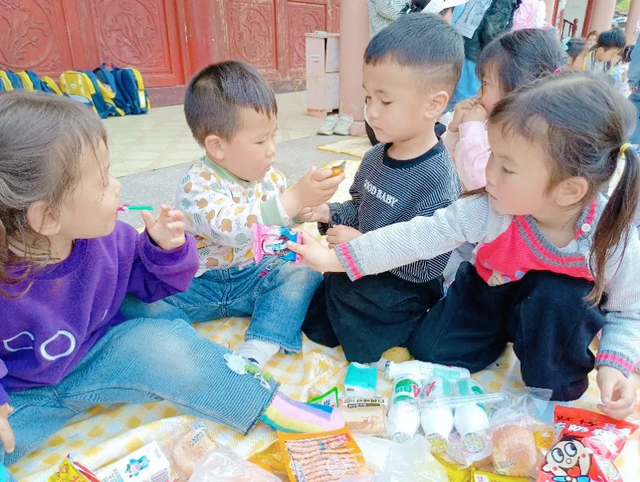 【今日黄冈】武穴市永宁幼儿园大法寺实验园区开展“亲近自然 拥抱春天”研学活动