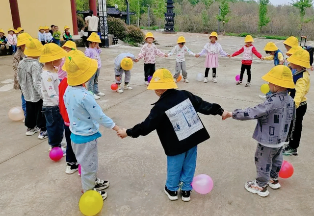 【今日黄冈】武穴市永宁幼儿园大法寺实验园区开展“亲近自然 拥抱春天”研学活动