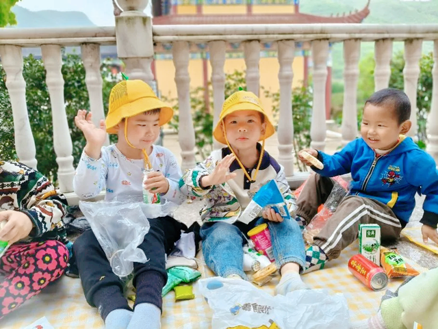 【今日黄冈】武穴市永宁幼儿园大法寺实验园区开展“亲近自然 拥抱春天”研学活动