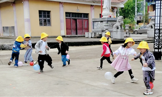 【今日黄冈】武穴市永宁幼儿园大法寺实验园区开展“亲近自然 拥抱春天”研学活动