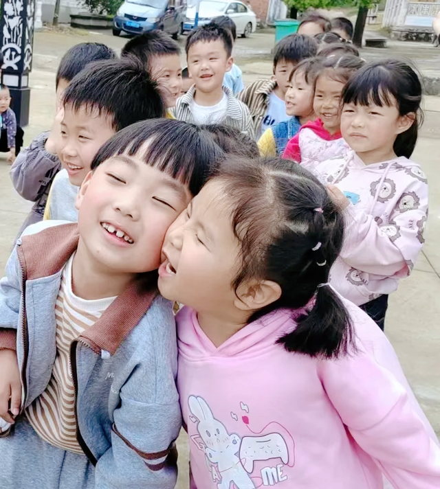 【今日黄冈】武穴市永宁幼儿园大法寺实验园区开展“亲近自然 拥抱春天”研学活动