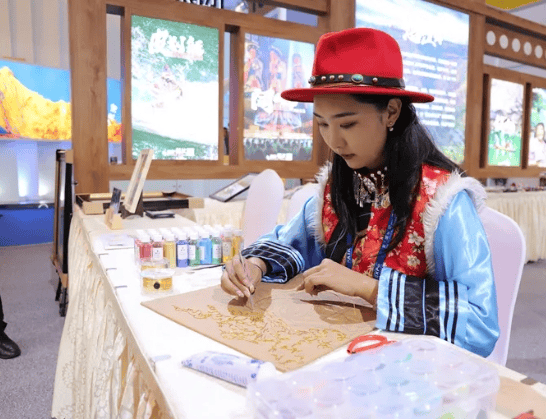 杨梓艺:兰坪普米姑娘热爱非遗传承，用指尖“掐”出家乡美