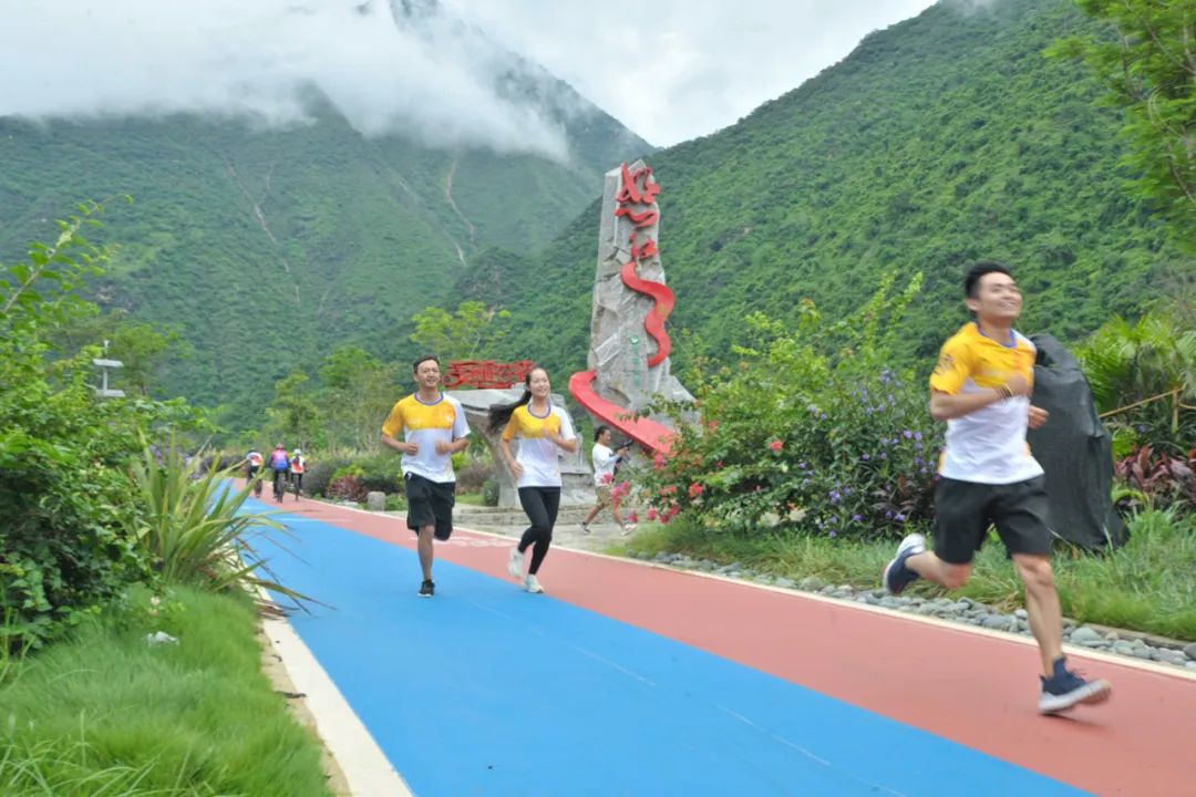 金飞豹：我在怒江有个探险工作室