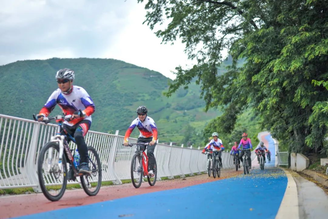 金飞豹：我在怒江有个探险工作室