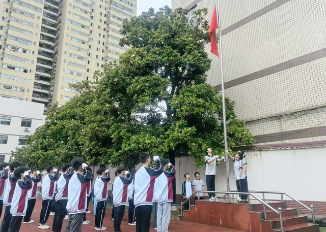 国旗下 | 武穴市育才高中陈少峰：天道酬勤 决战高考