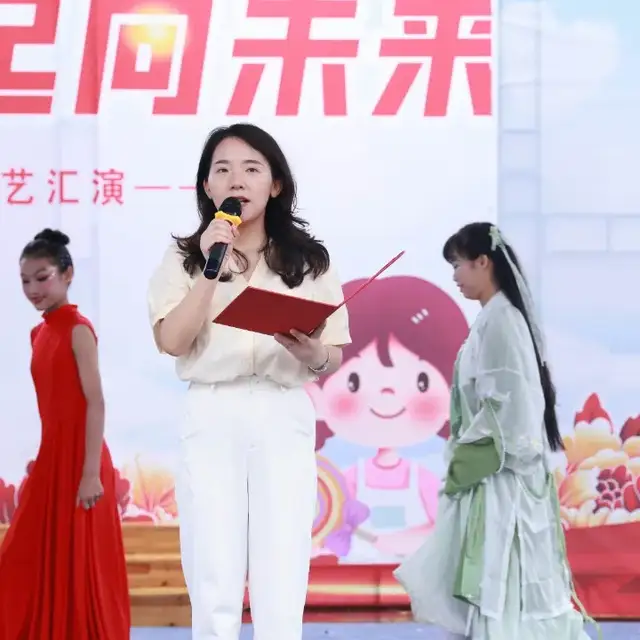 童心齐逐梦 “艺”起向未来——武穴市东方红小学举行庆“六一”文艺汇演暨表彰大会