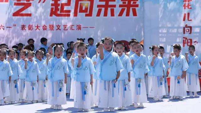 童心齐逐梦 “艺”起向未来——武穴市东方红小学举行庆“六一”文艺汇演暨表彰大会