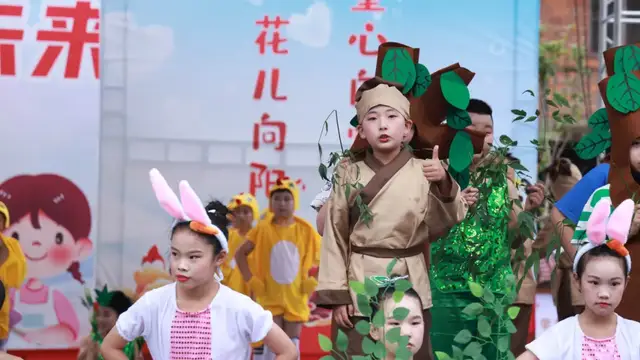 童心齐逐梦 “艺”起向未来——武穴市东方红小学举行庆“六一”文艺汇演暨表彰大会