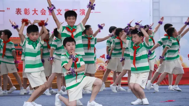 童心齐逐梦 “艺”起向未来——武穴市东方红小学举行庆“六一”文艺汇演暨表彰大会