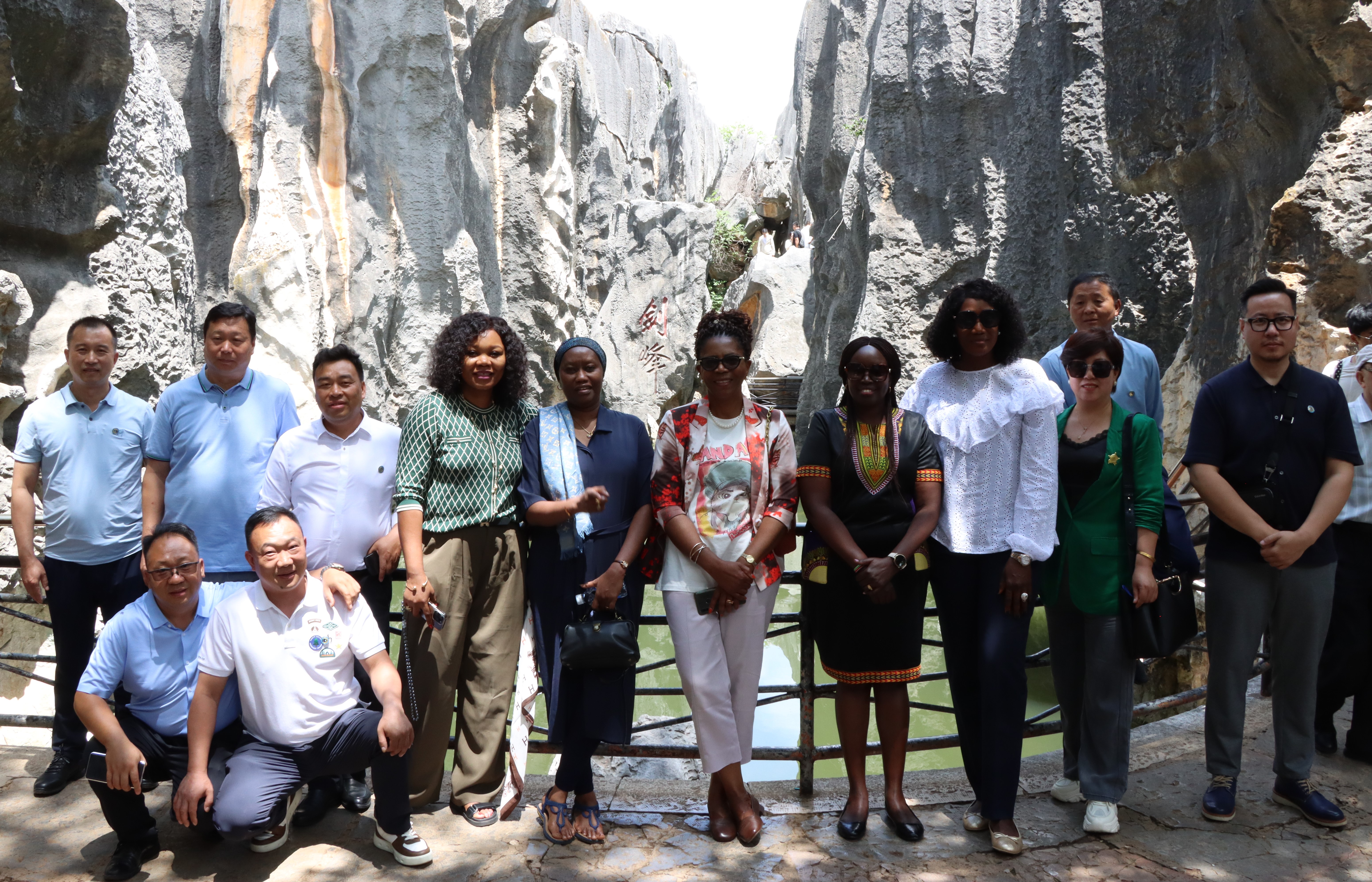 穿越彩云之南，共绘'一带一路'新篇：大使夫人文化行完美落幕